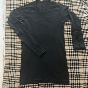 Lululemon- Swiftly Tech Long-Sleeve Shirt